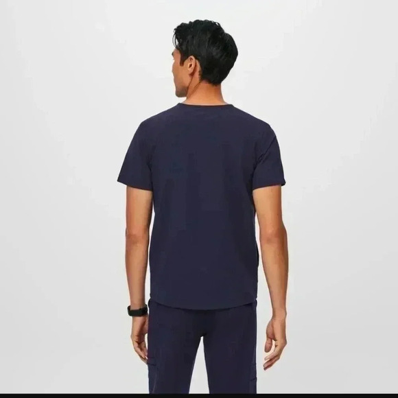 NWT Figs men's one Pocket Scrub Top™ - Picture 3 of 5